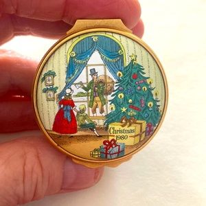 Halcyon Days English enamel trinket box.Vintage 1980. Christmas theme with lid.